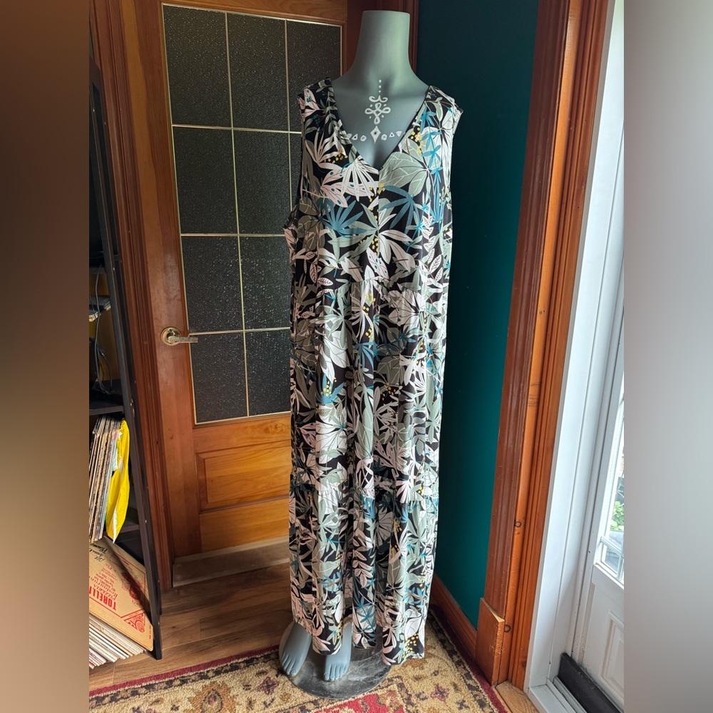 PENNINGTONS Floral Sleeveless Maxi Dress
